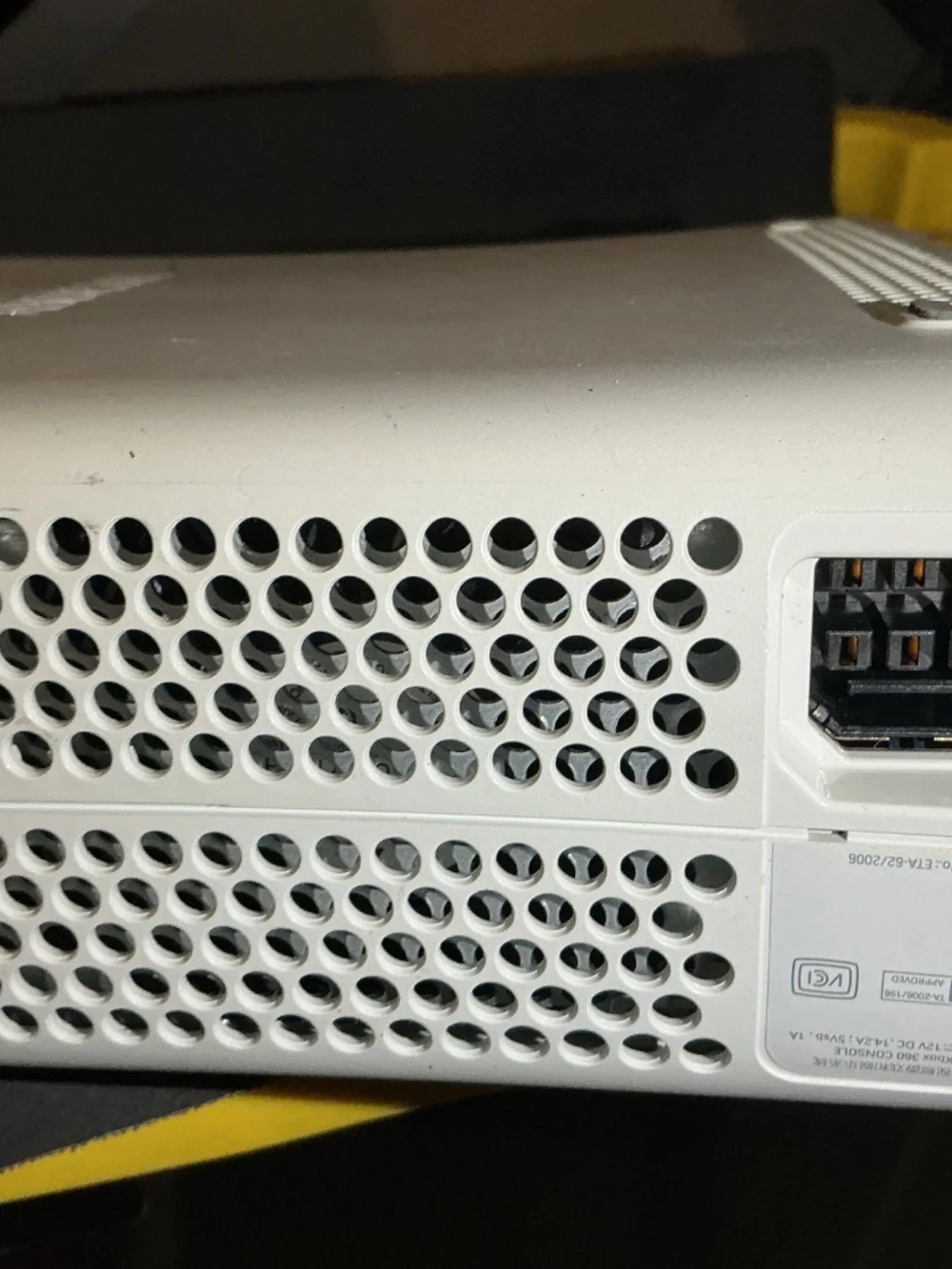 Microsoft Xbox 360 White HDMI Console for Parts or Repair Does Not Read Disc